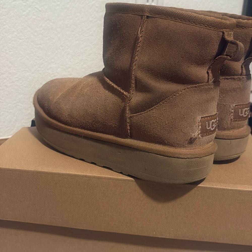 Ugg boots - kids classic mini platform size 5 - Picture 2 of 11